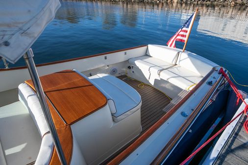 Hinckley Talaria 29 Runabout image