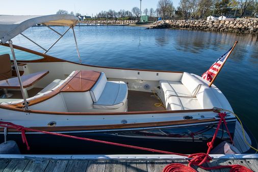 Hinckley Talaria 29 Runabout image