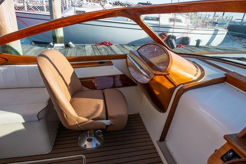 Hinckley Talaria 29 Runabout image