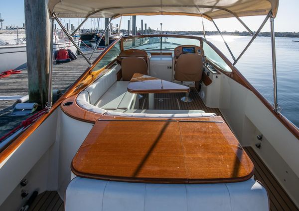 Hinckley Talaria 29 Runabout image