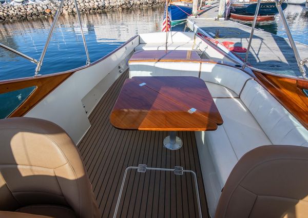 Hinckley Talaria 29 Runabout image