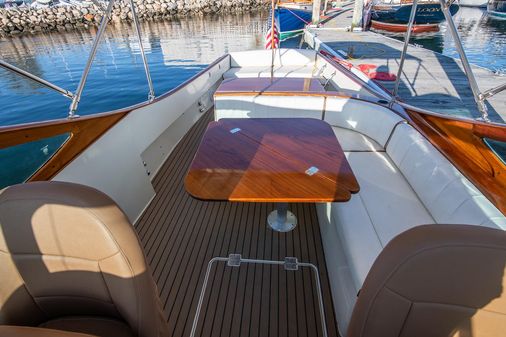 Hinckley Talaria 29 Runabout image