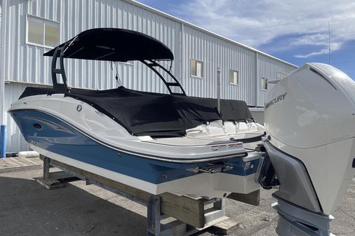 Sea Ray SPX 230 Outboard image