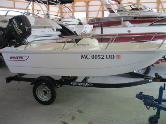 Boston Whaler 110 Sport - main image