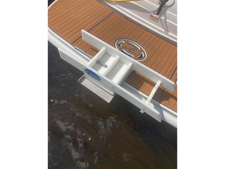 Sea Ray SUNDANCER 300 image