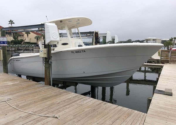 Cobia 262-CENTER-CONSOLE image