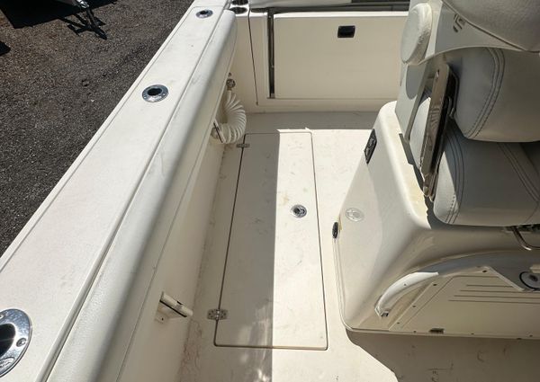 Cobia 262-CENTER-CONSOLE image