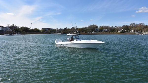 Fountain 31 Center Console