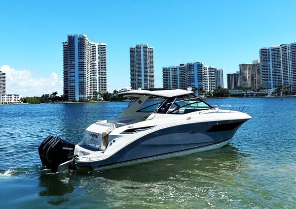 Sea Ray 320 Sundancer OB image