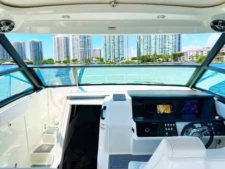 Sea Ray 320 Sundancer OB image