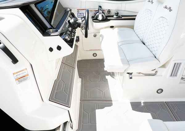 Sea Ray 320 Sundancer OB image