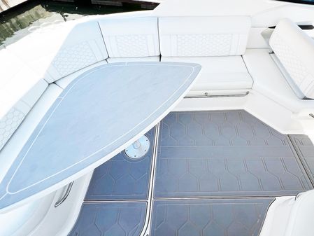 Sea Ray 320 Sundancer OB image