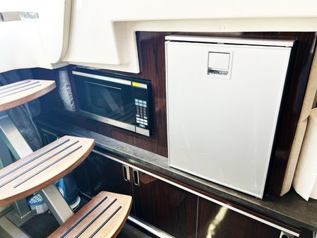 Sea Ray 320 Sundancer OB image