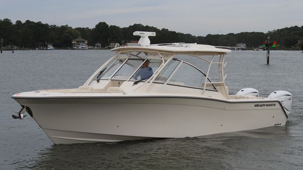 Grady-White Freedom 335 