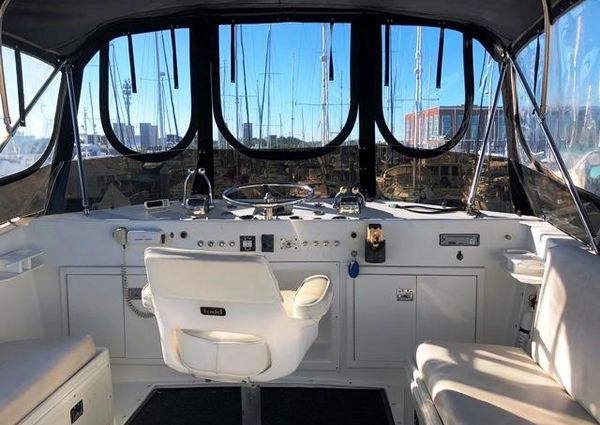 Hatteras 38-DOUBLE-CABIN image