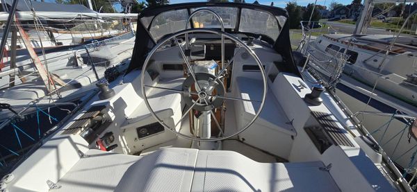 Hunter 34 image