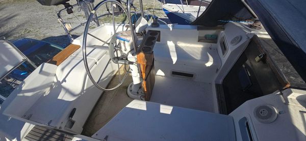 Hunter 34 image