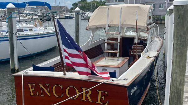 Hubert Johnson Sea Skiff with Flybridge 