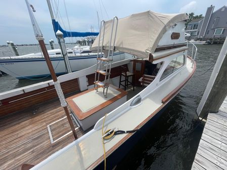 Hubert Johnson Sea Skiff with Flybridge image