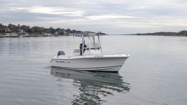 Sea Hunt Triton 210 