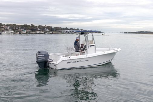 Sea Hunt Triton 210 image