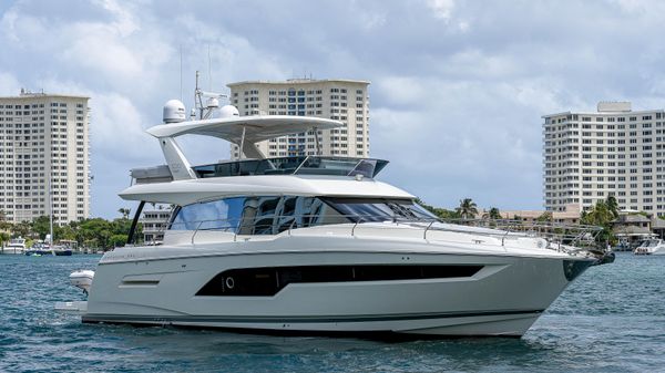 Prestige 630 Flybridge