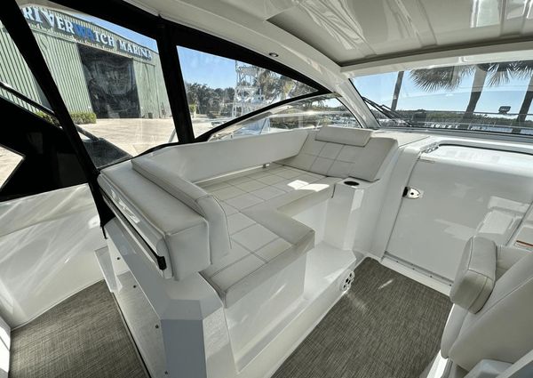 Cruisers Yachts 39 Express Coupe image