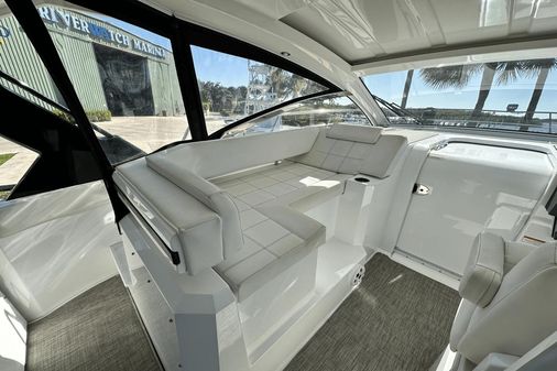 Cruisers Yachts 39 Express Coupe image