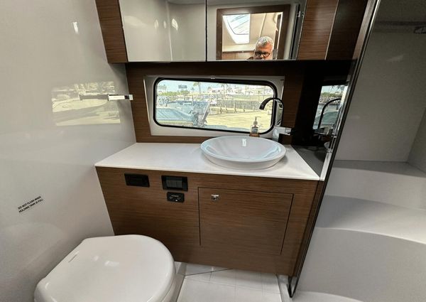 Cruisers Yachts 39 Express Coupe image