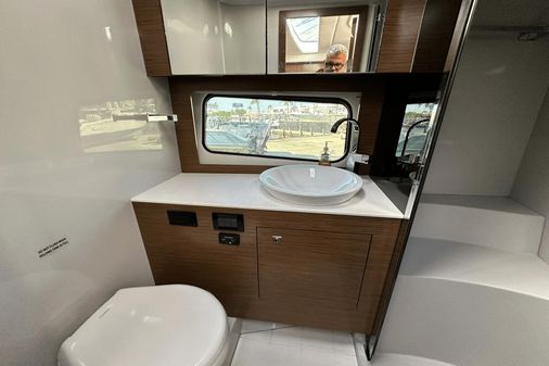 Cruisers Yachts 39 Express Coupe image