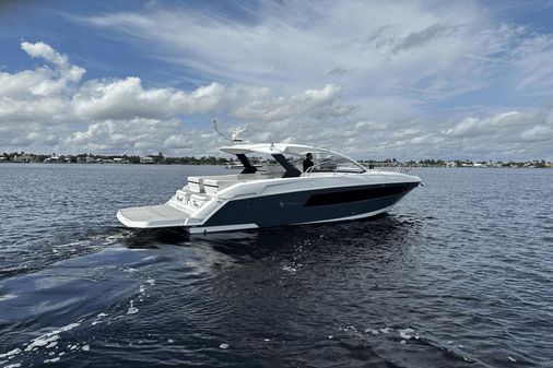 Cruisers Yachts 39 Express Coupe image