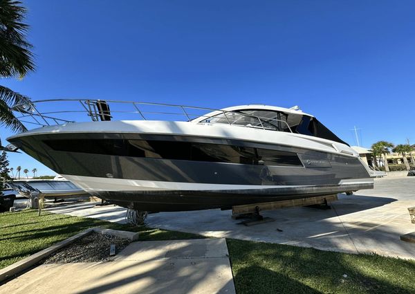 Cruisers Yachts 39 Express Coupe image