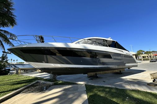 Cruisers Yachts 39 Express Coupe image