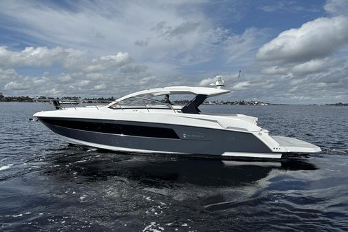 Cruisers Yachts 39 Express Coupe image