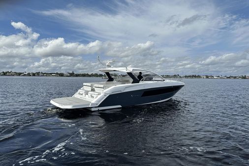 Cruisers Yachts 39 Express Coupe image