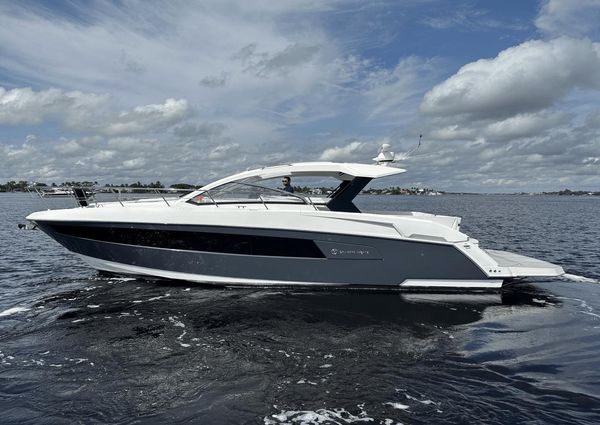 Cruisers Yachts 39 Express Coupe image