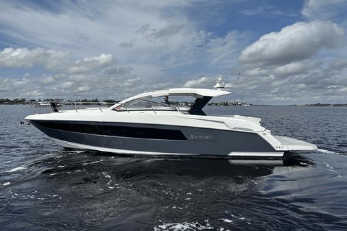 Cruisers Yachts 39 Express Coupe image