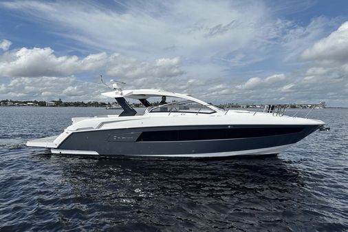 Cruisers Yachts 39 Express Coupe image