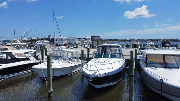 Monterey 355 Sport Yacht image