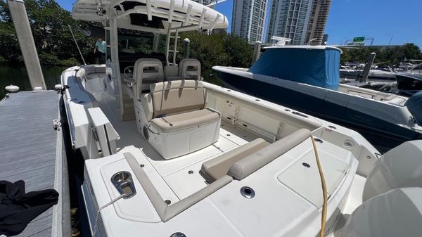 Boston Whaler 330 Outrage 