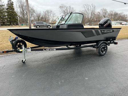 Lowe Fishing Machine 1675 WT image
