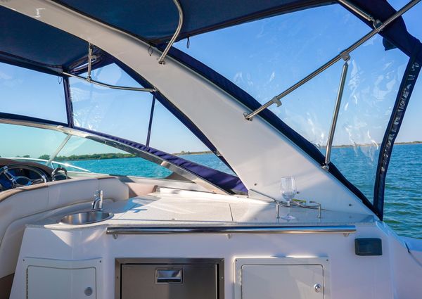 Regal 33 Express image