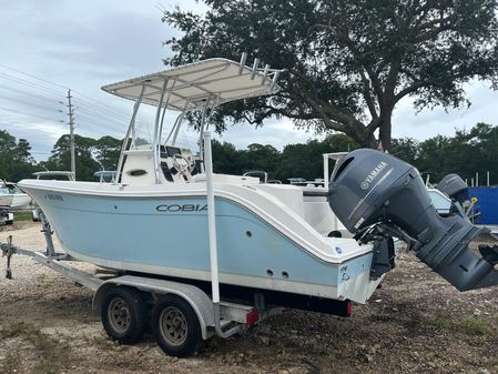 Cobia 220-CENTER-CONSOLE image