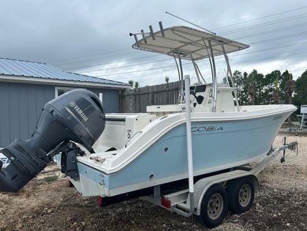 Cobia 220-CENTER-CONSOLE image