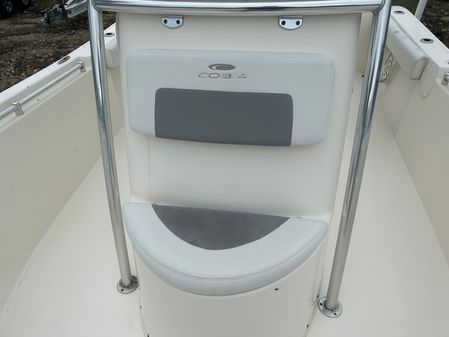 Cobia 220-CENTER-CONSOLE image