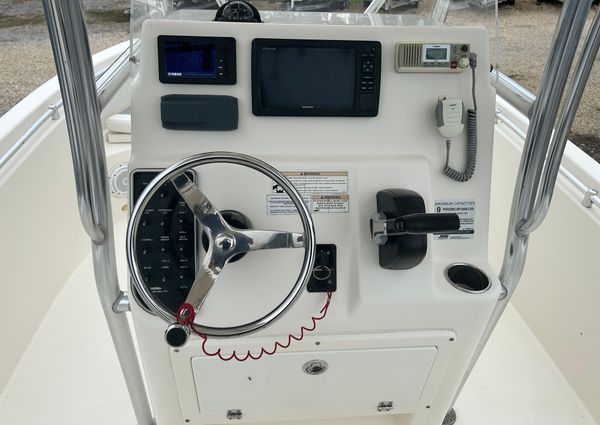 Cobia 220-CENTER-CONSOLE image