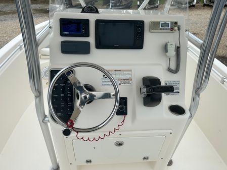 Cobia 220-CENTER-CONSOLE image