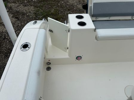 Cobia 220-CENTER-CONSOLE image