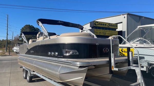 Avalon Catalina Platinum Rear Lounge - 25'