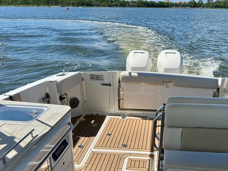 Boston Whaler 320 Vantage image